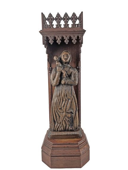 Vierge à l'enfant en bois sculpté
Travail belge
Da