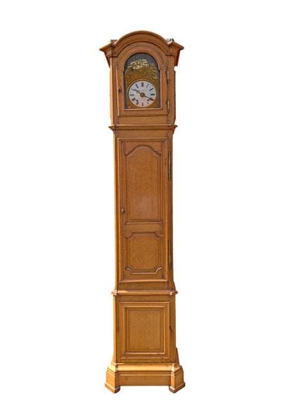 Horloge comtoise en chêne mouluré et sculpté 
Cadr