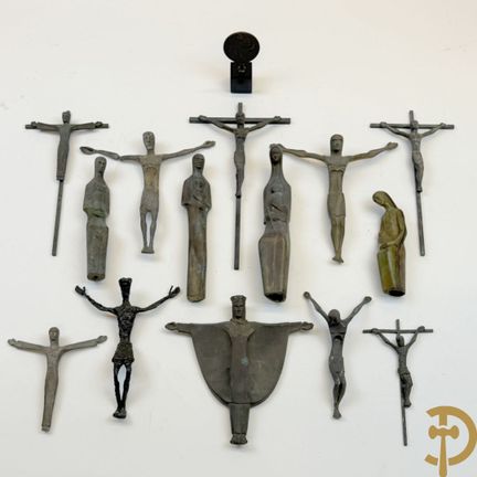 VAN DER DONCKT, signé : Lot de statuettes religieu