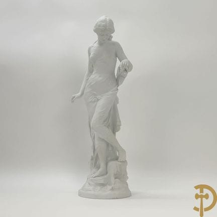 DROUOT E. 署名“手持香蒲的优雅女士”素烧瓷雕像 | 高59厘米。