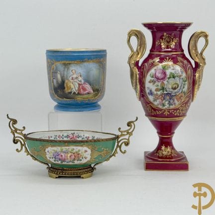 Maceta de Sèvres con doble decoración de damas rom