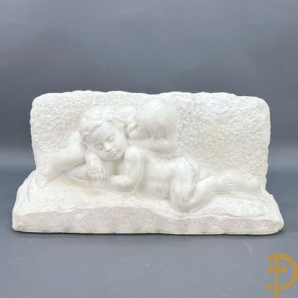 巴特莱蒂·达伊永·A.（阿尔多） 题为《岩石间休憩的小天使》 手工雕刻的白色卡拉拉大理石 | 高 3