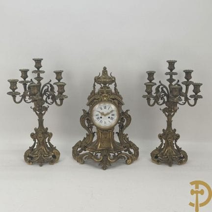 Conjunto de bronce de tres piezas compuesto por un
