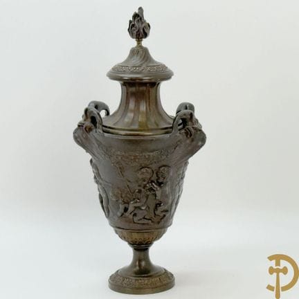 Cassolette de bronce con bajorrelieve de cupidos y