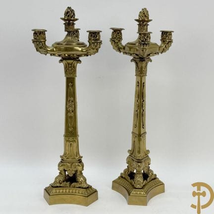 Par de candelabros de estilo Imperio de bronce de 