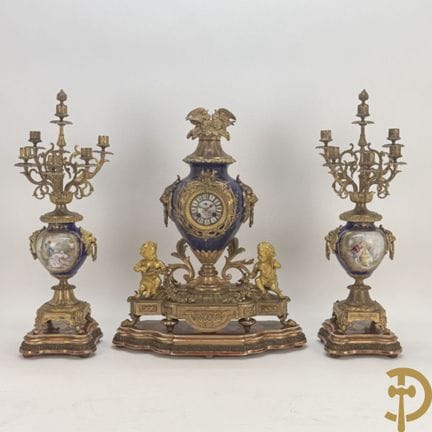 Conjunto de bronce dorado de tres piezas compuesto