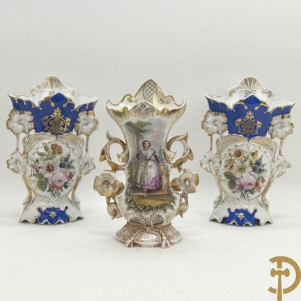 Pareja de jarrones cónicos «Vieux Paris» con decor