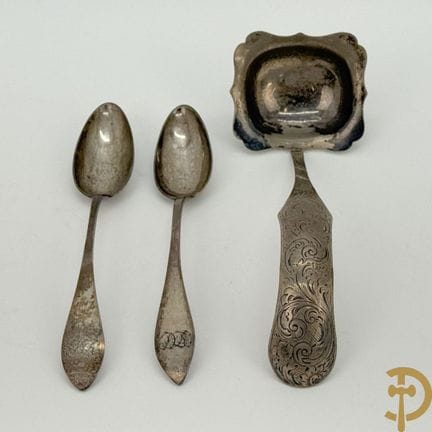 Cucchiaio da portata in argento massiccio con moti