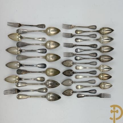 Servizio da tavola in argento massiccio composto d
