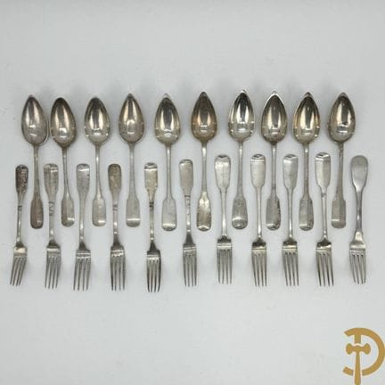 10 cucchiai in argento massiccio del XIX secolo + 