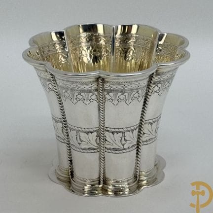 纯银制丹麦玛格丽特式叶状纹杯，内壁镀金，刻有C.F.H.标记，1923年 | 高11厘米 - 重43