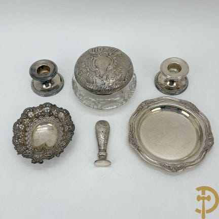 Ciotolina in argento massiccio con motivi in stile