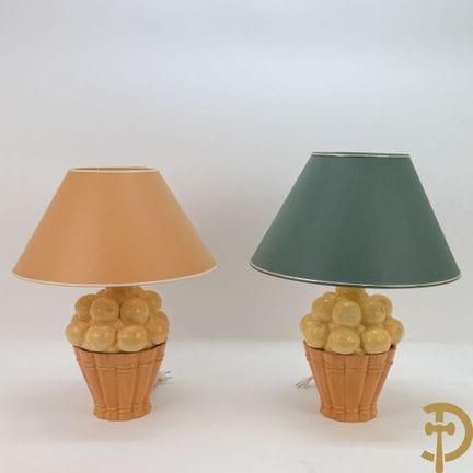 Coppia di lampade da terra in ceramica con frutta 