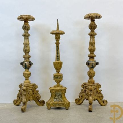 Par de candelabros de iglesia de madera policromad