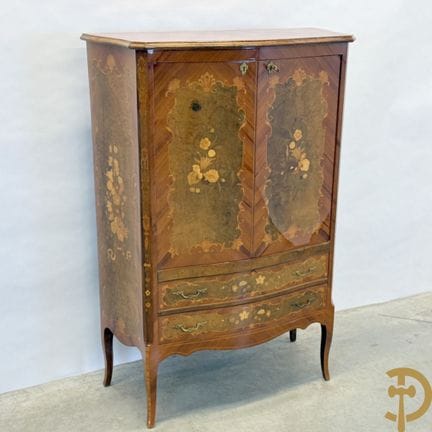 Credenza in legno di noce con 2 ante nella parte s