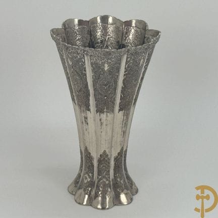 Vaso da fiori in argento massiccio con motivi a lo