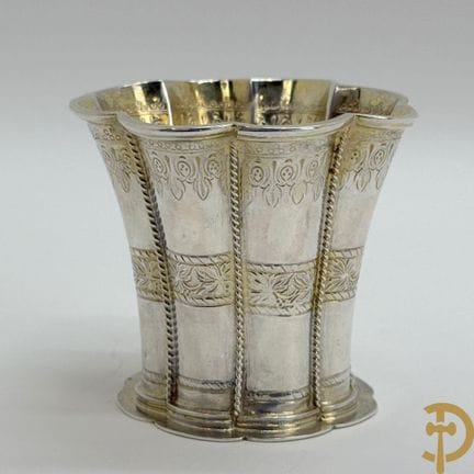 Coppa Margerete in argento massiccio con decorazio