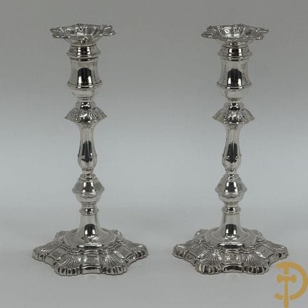 Par de candelabros de plata maciza de estilo Jorge