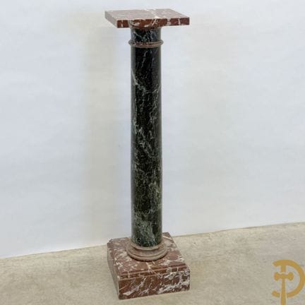 Colonna rotonda in marmo nero con ripiano girevole