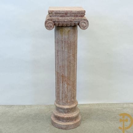 Colonna in marmo con capitello ionico | Altezza 10