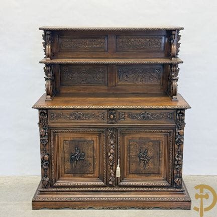 Credenza in rovere massiccio in stile Neorinascime