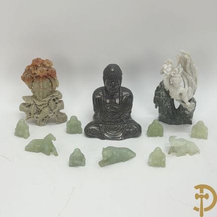 Schwarz-weiße Nephrit-Skulptur einer Geisha in den