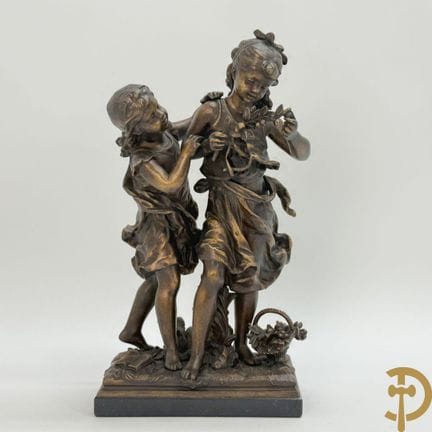 Unsignierte Zamak-Skulptur „Mädchen mit Blumenkorb