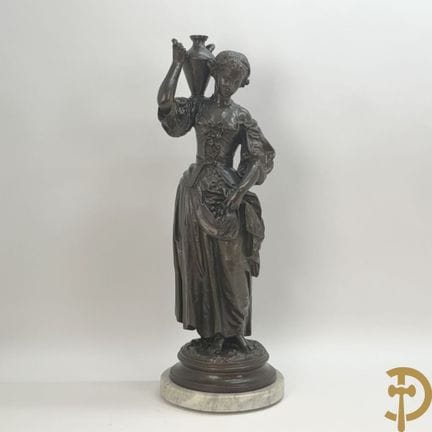 Unsignierte „Elegante Dame mit Krug auf der Schult