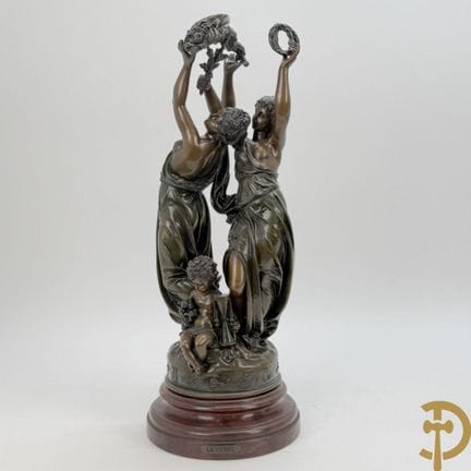PETIT signiert 'Paar elegante Damen mit Füllhorn, 