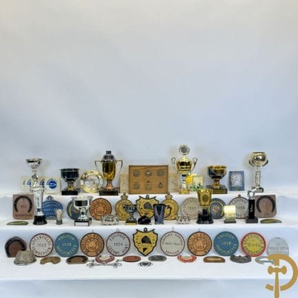 Collezione di cimeli delle corse ippiche, trofei e