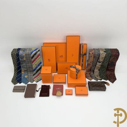 Undici scatolette vuote di Hermes + portachiavi Lo