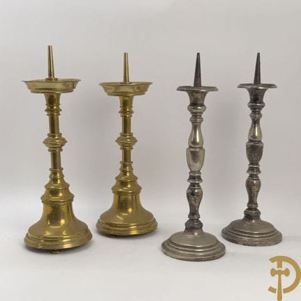 Pareja de candelabros antiguos de latón + pareja d