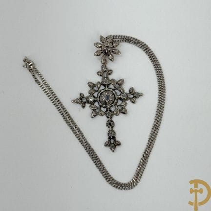Religiöses Kreuz als Halskette | Länge 7,2 cm – Br