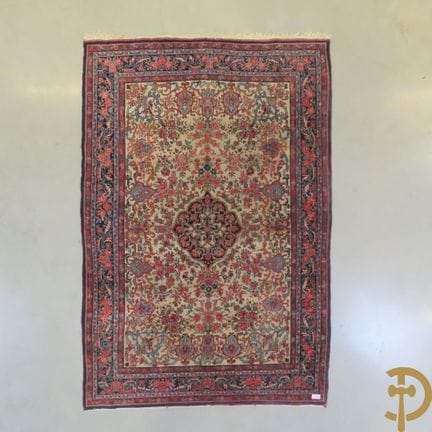 Handgeknüpfter Teppich im orientalischen Stil mit 