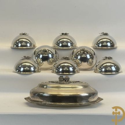 Große versilberte Servierplatte mit Glasglocke, ve