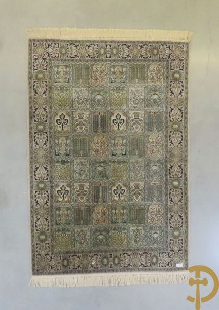 Handgeknüpfter persischer Teppich im orientalische