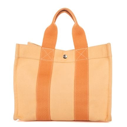 爱马仕
“Bora Bora Tote”手提包，采用米色和橙色“H”纹帆布制成。
钯金饰件。
带有序
