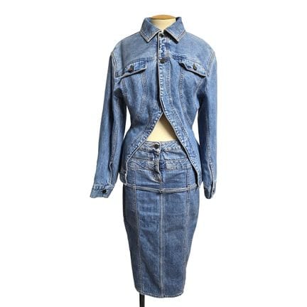Jacquemus
Der Favorit
Set aus Jacke und Rock „De N