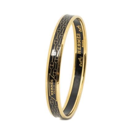 Hermès
Bracelet « Chaîne » en émail noir et doré.

