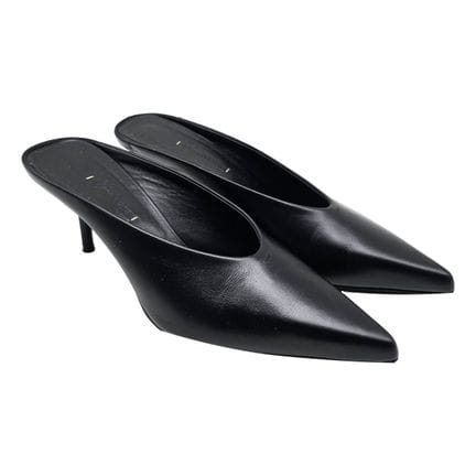 Max Mara
Mules en cuir d’agneau noir. 
Taille : 37