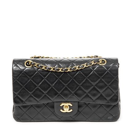 Chanel
Bolso de hombro «Classique Timeless» de pie