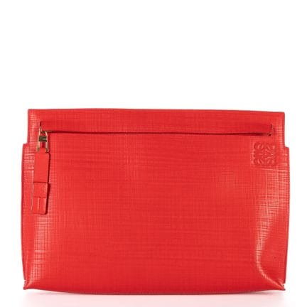 Loewe
Clutch „Anagram“ aus rotem Kalbsleder. 
Verg