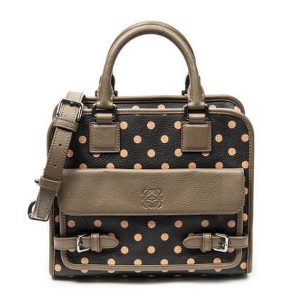 Loewe
“Cruz Polka”手提包，采用棕色、橙色和黑色粒面小牛皮制成。
配有银色五金件。
