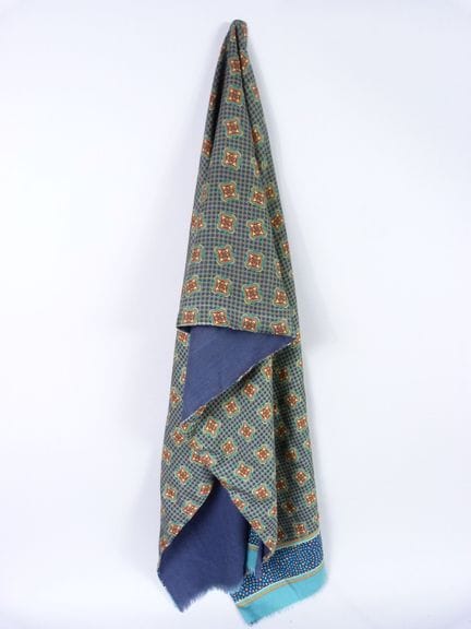 Christian DIOR - ÉCHARPE en soie doublée, à motifs
