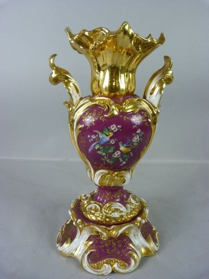 Porzellanvase mit einem Dekor aus einer ländlichen
