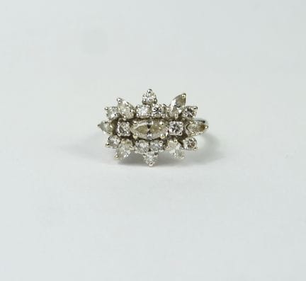 ANILLO de oro blanco de 750 ‰ con múltiples diaman