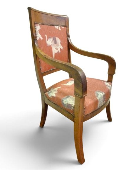 SILLÓN de madera de árbol frutal, de nogal, con cu