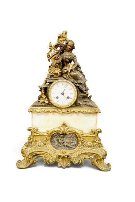 PENDELUHR aus zweifarbig ziselierter Bronze, mit w