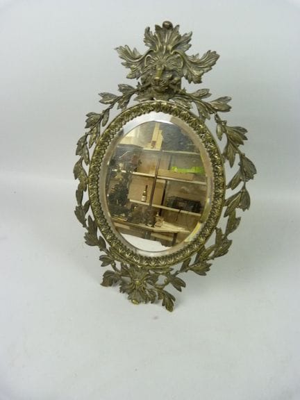 Bedeutender Tischspiegel aus vergoldeter Bronze mi