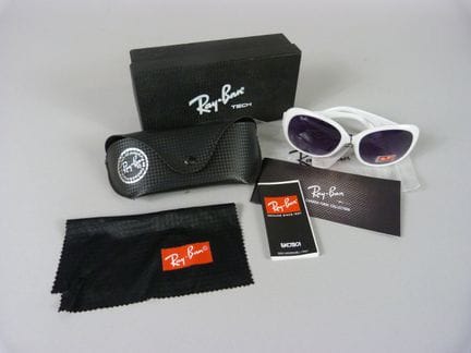 RAY-BAN, modèle  "Jackie OHH II" - Paire de LUNETT